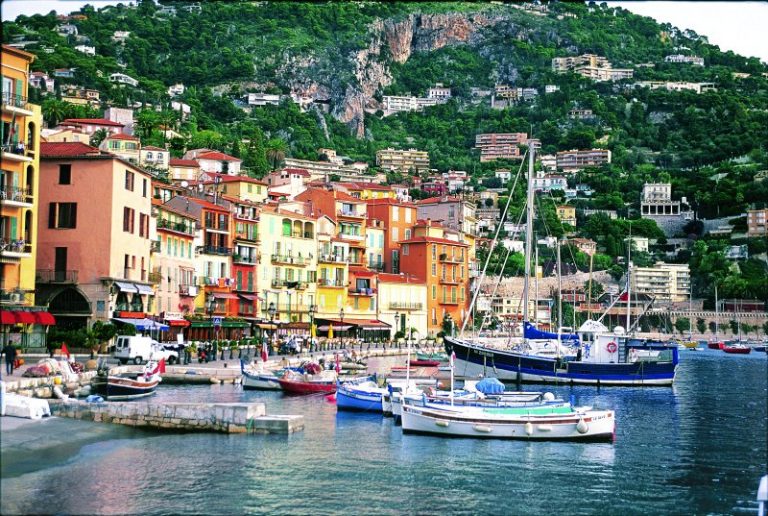 Colorful houses & restaurants surround the old fishing harbour in Villefranche