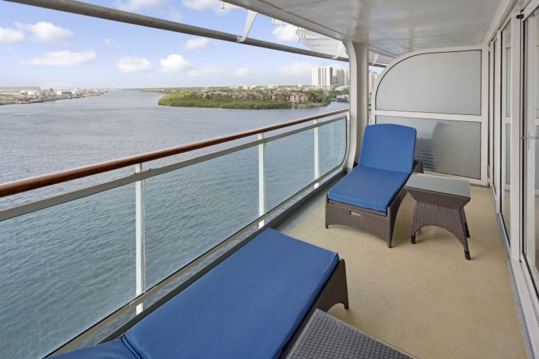 Owner''s Suite w/Balcony Cat. OS - Balcony - Room #8504 Deck 8 Forward Starboard
Rhapsody of the Seas - Royal Caribbean International