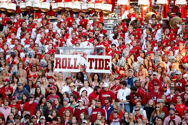 TUSCALOOSA, AL - OCTOBER 24:  Fans of the Alabama Crimson Tide cheer against the Tennessee Volunteers at Bryant-Denny Stadium on October 24, 2009 in Tuscaloosa, Alabama.  (Photo by Kevin C. Cox/Getty Images)